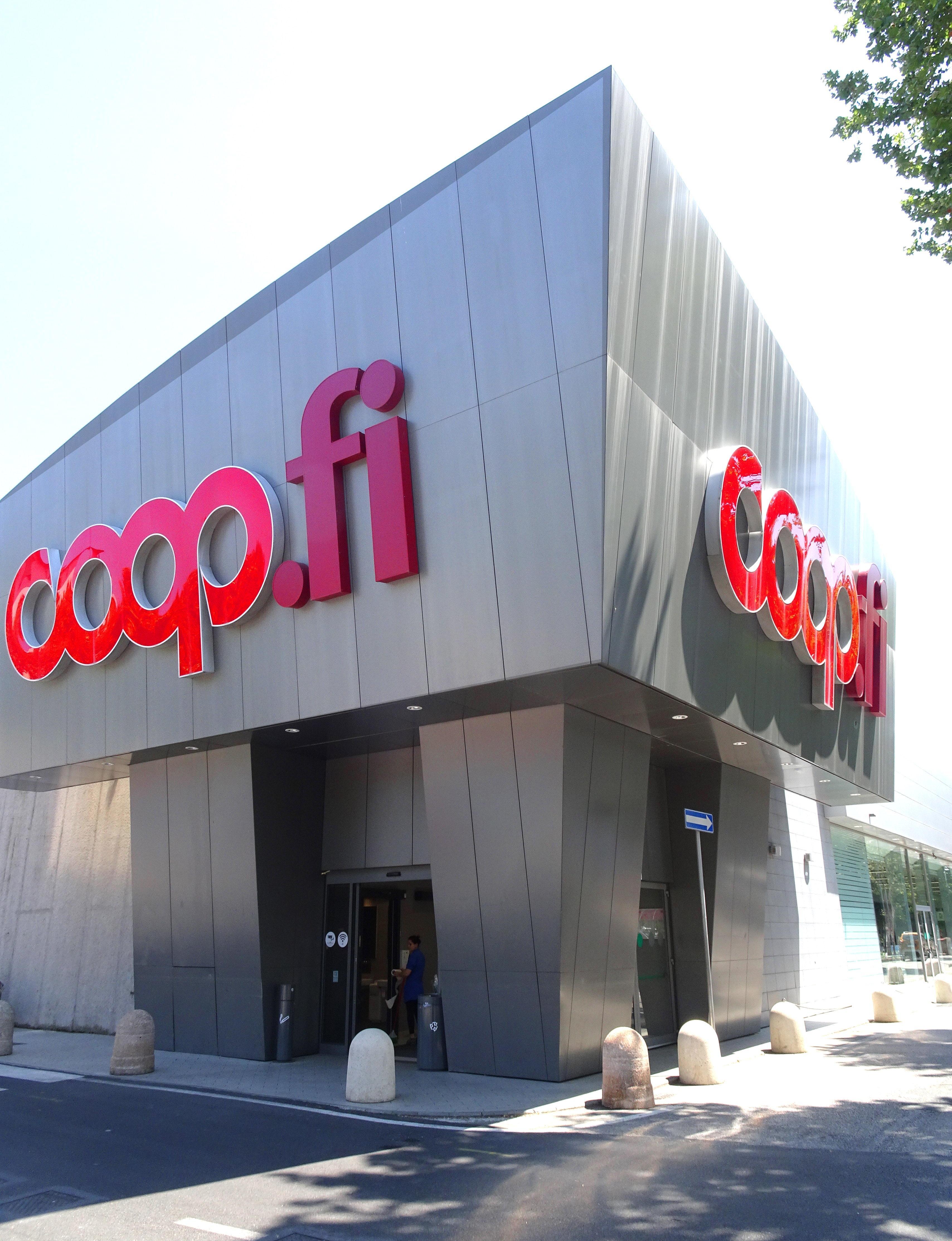 Il negozio Coop in viale Adua dove è accaduto l'episodio