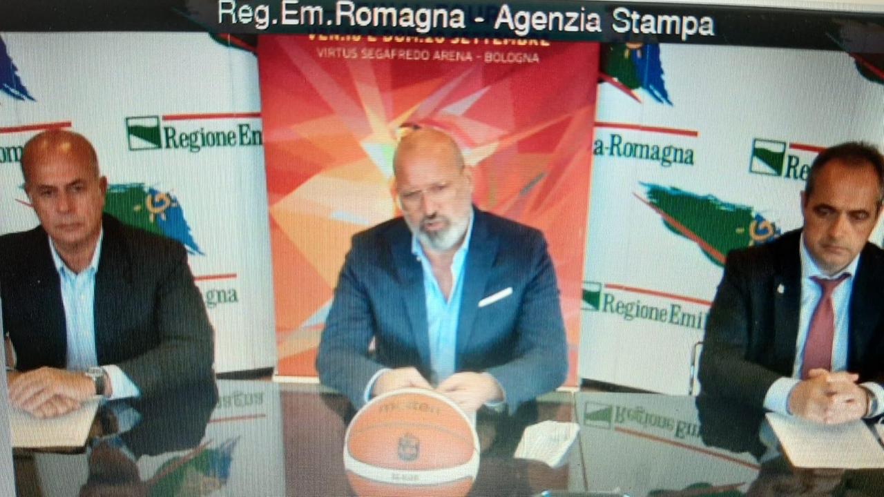 La presentazione della Supercoppa con il presidente della Lega basket Umberto Gandini, il presidente della Regione Stefano Bonaccini e il sottosegretario Gianmaria Manghi