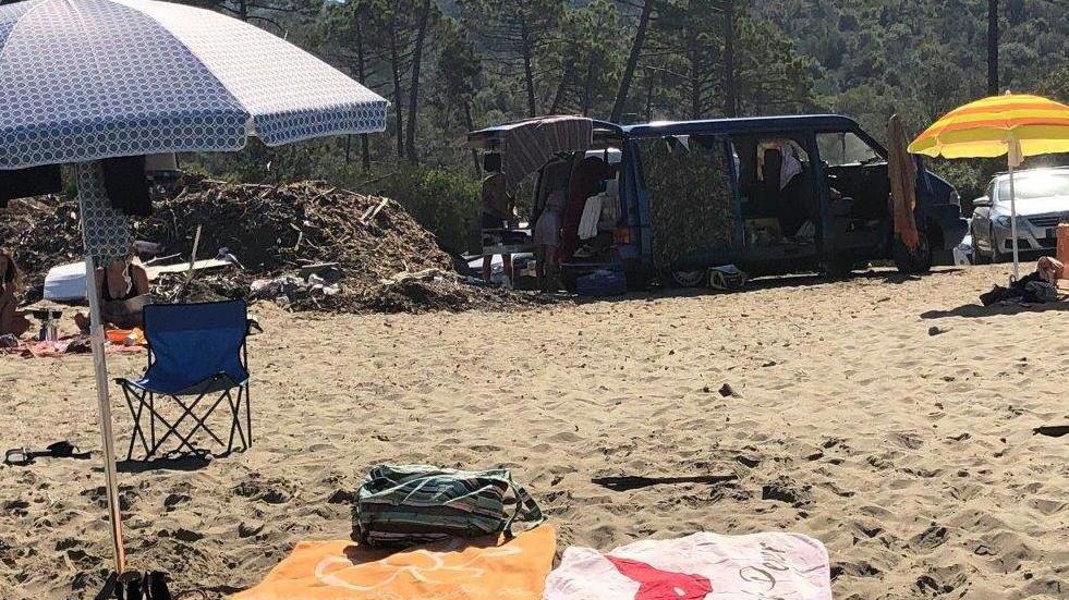 «Auto posteggiate fino quasi al mare E ci sono anche campeggi abusivi»