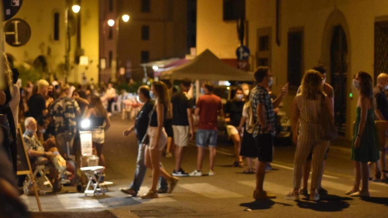 Coppia aggredisce operatori e poliziotti dopo l’invito a mettere la mascherina