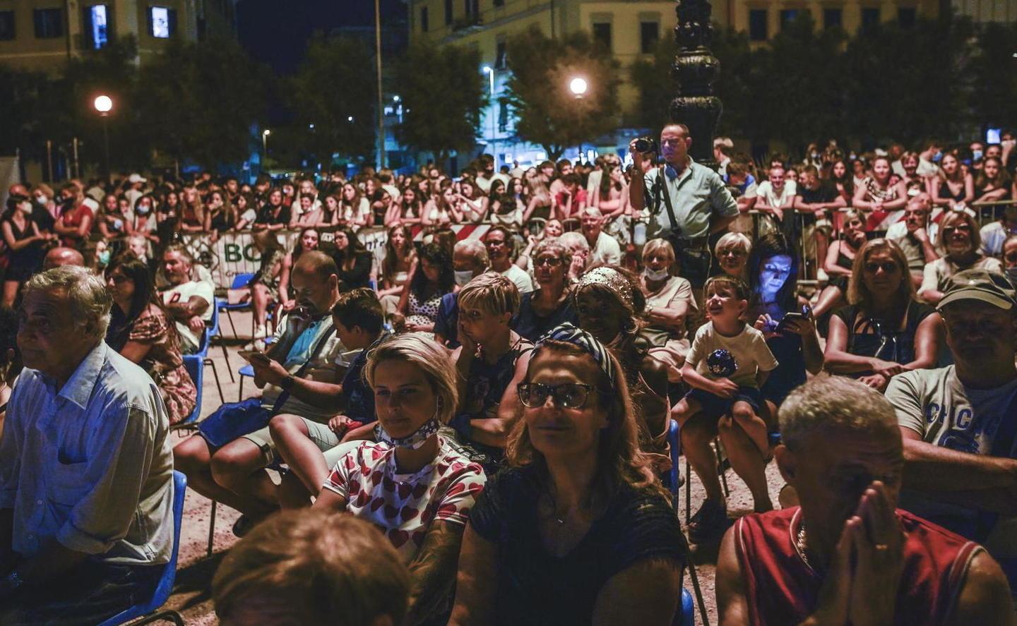 Coprire bene naso e bocca Zero attenzione, zero controlli 