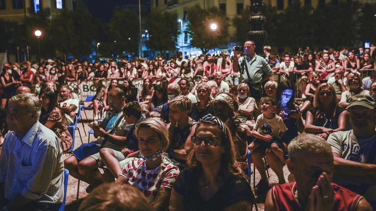 Coprire bene naso e bocca Zero attenzione, zero controlli