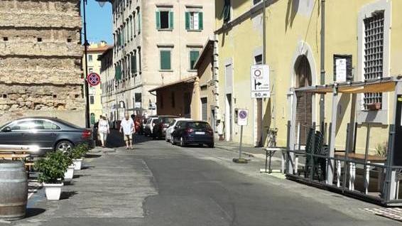 Piazze e strade subito pulite dopo la notte di grande festa