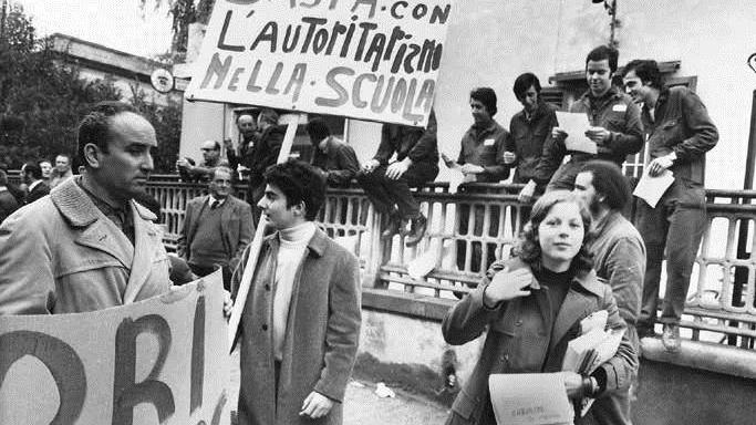 Studenti e operai uniti: domani con Il Tirreno in regalo la nona foto