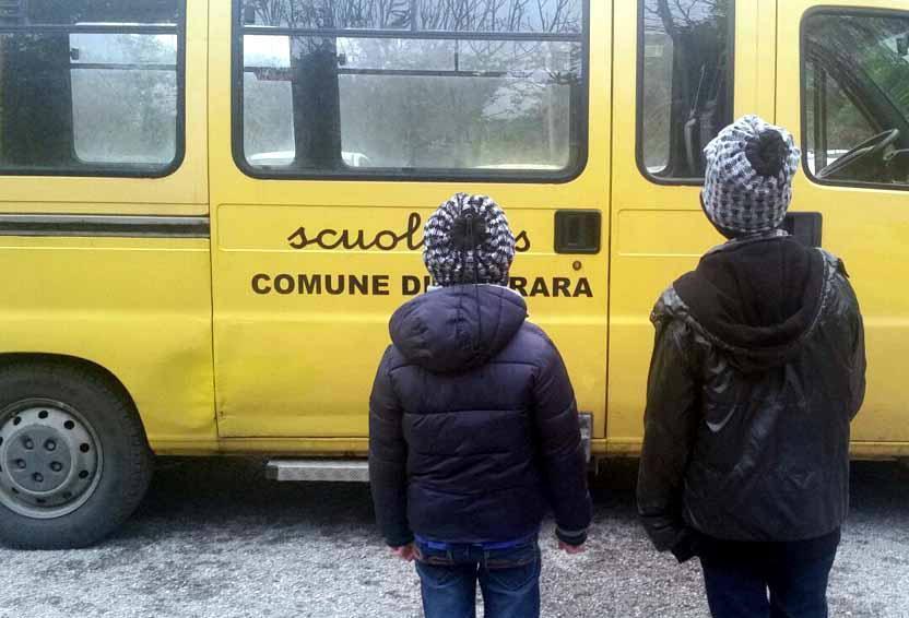 Riapre la scuola, pranzo in classe o mensa a turni: scuolabus per chi vive lontano 