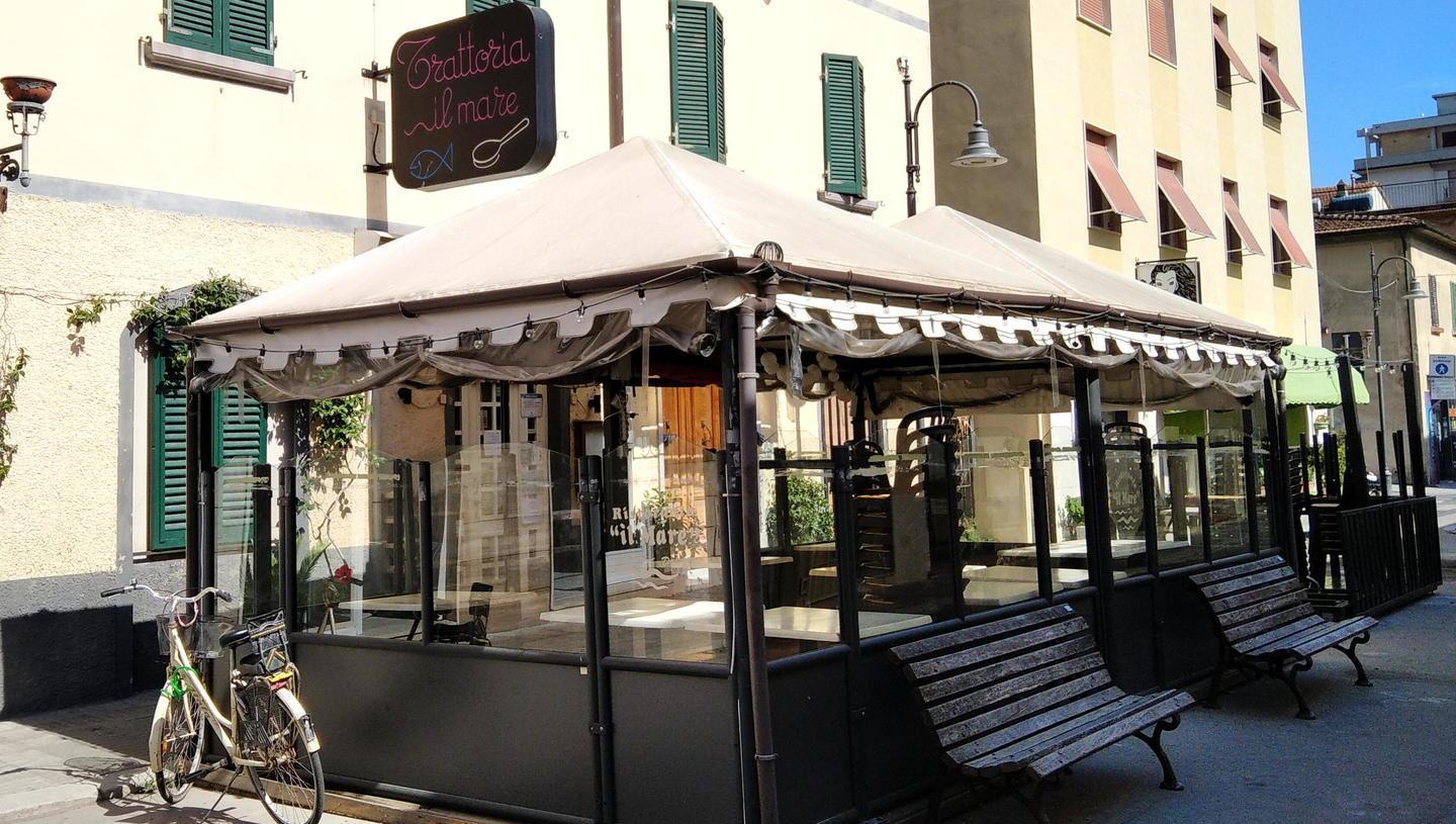 Non rispettano le distanze in cucina: trattoria chiusa e maximulta ai dipendenti 