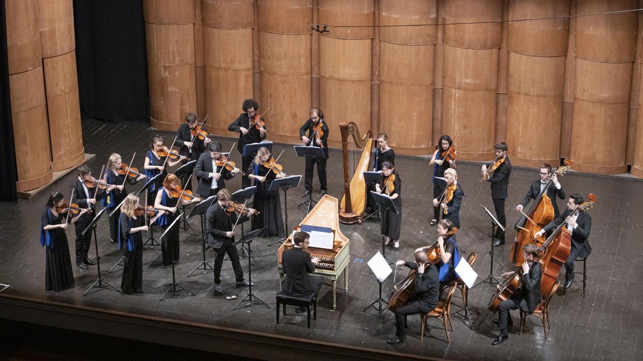 I musicisti dell'Euyo al Teatro Abbado di Ferrara / foto Marco Caselli Nirmal