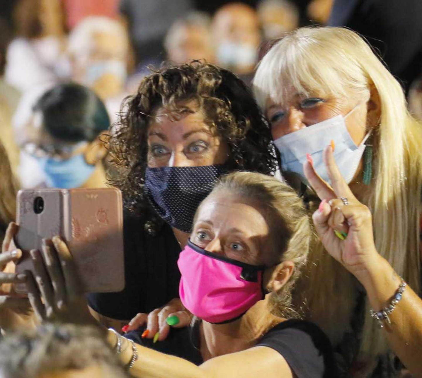 “La Banda” fa il pienone: quasi seicento persone al campo sportivo per il film - Foto
