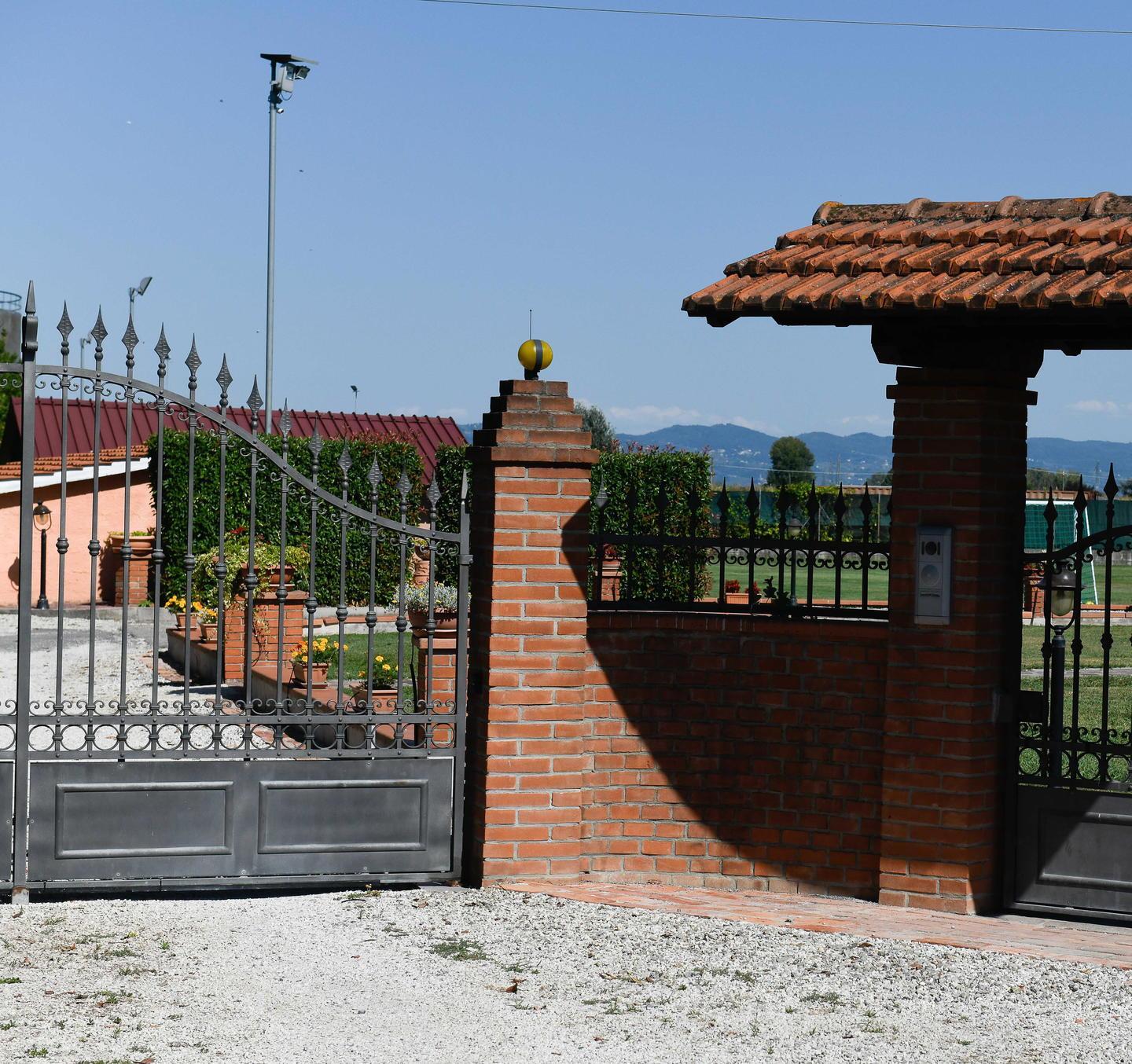Lievi segnali di miglioramento per il bimbo caduto in piscina 