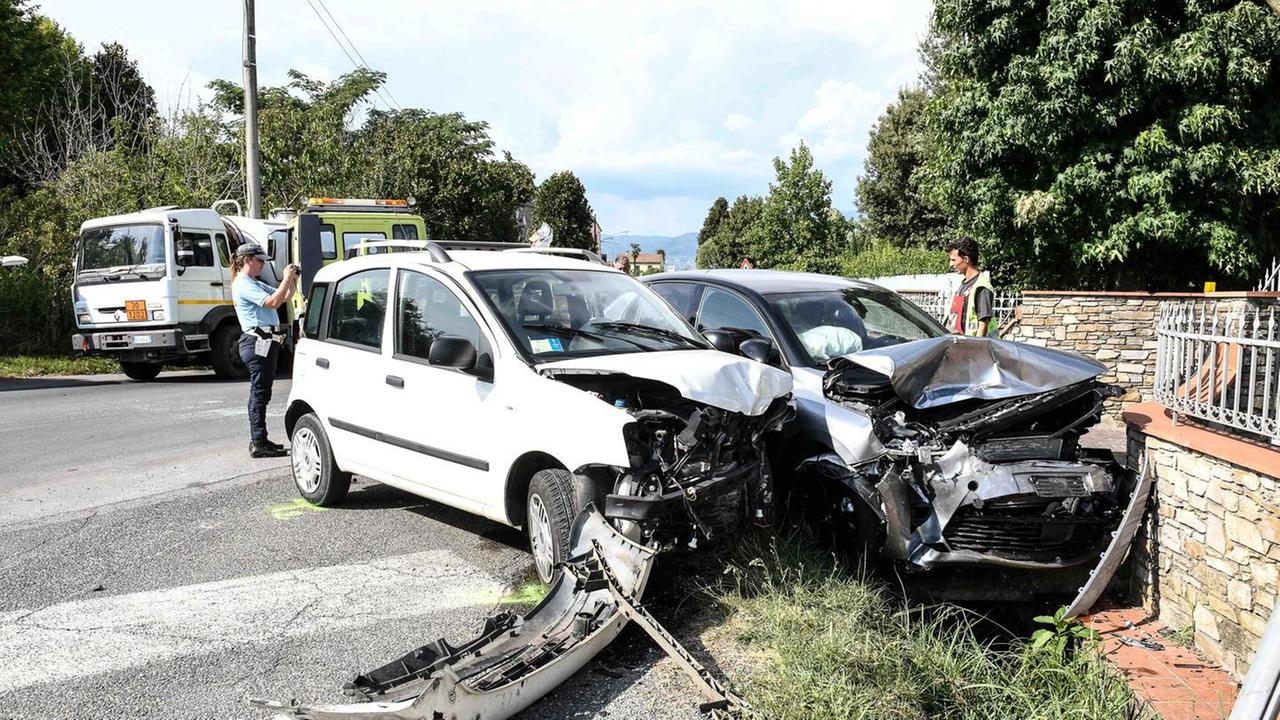 Scontro frontale sulla via di Tiglio: due feriti