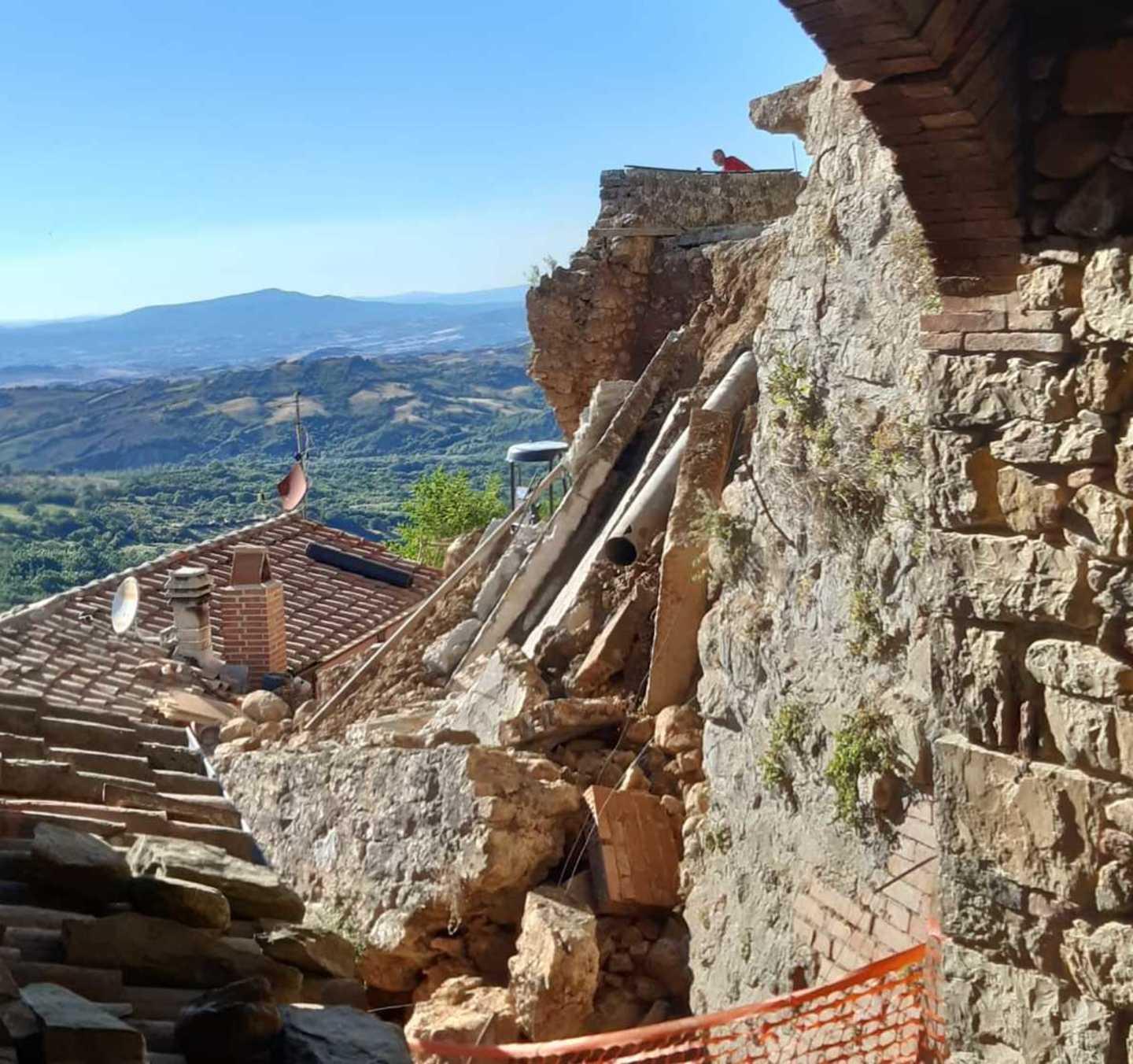 Crollo delle mura di Cana La Lega: «Dopo Magliano esperienza a disposizione»