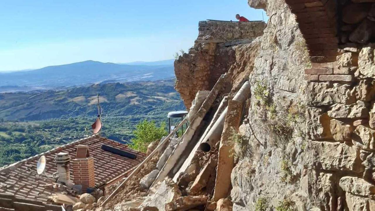 Crollo delle mura di Cana La Lega: «Dopo Magliano esperienza a disposizione»