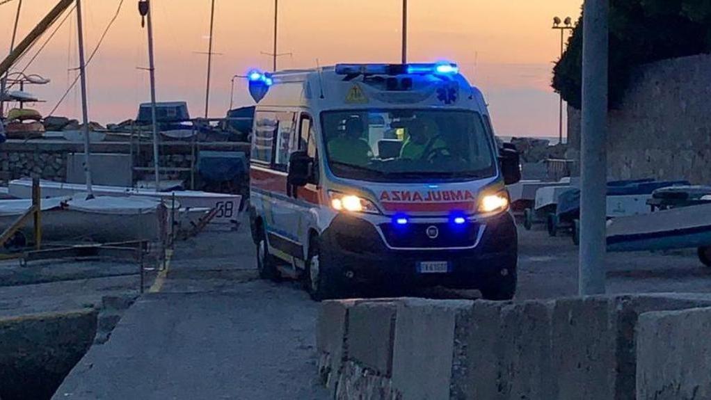 Punta da un insetto in spiaggia giovane di 23 anni in ospedale