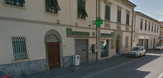 Banditi col bastone rapinano farmacia In fuga con 500 euro