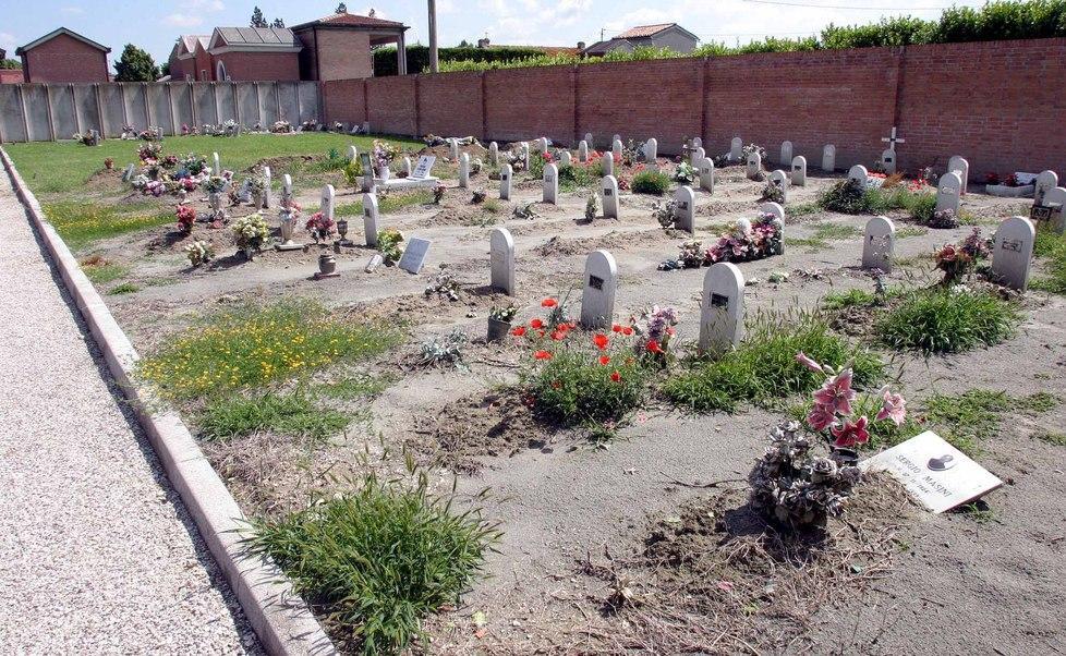 Aumentano le sepolture di defunti indigenti Più aiuti dal Comune 