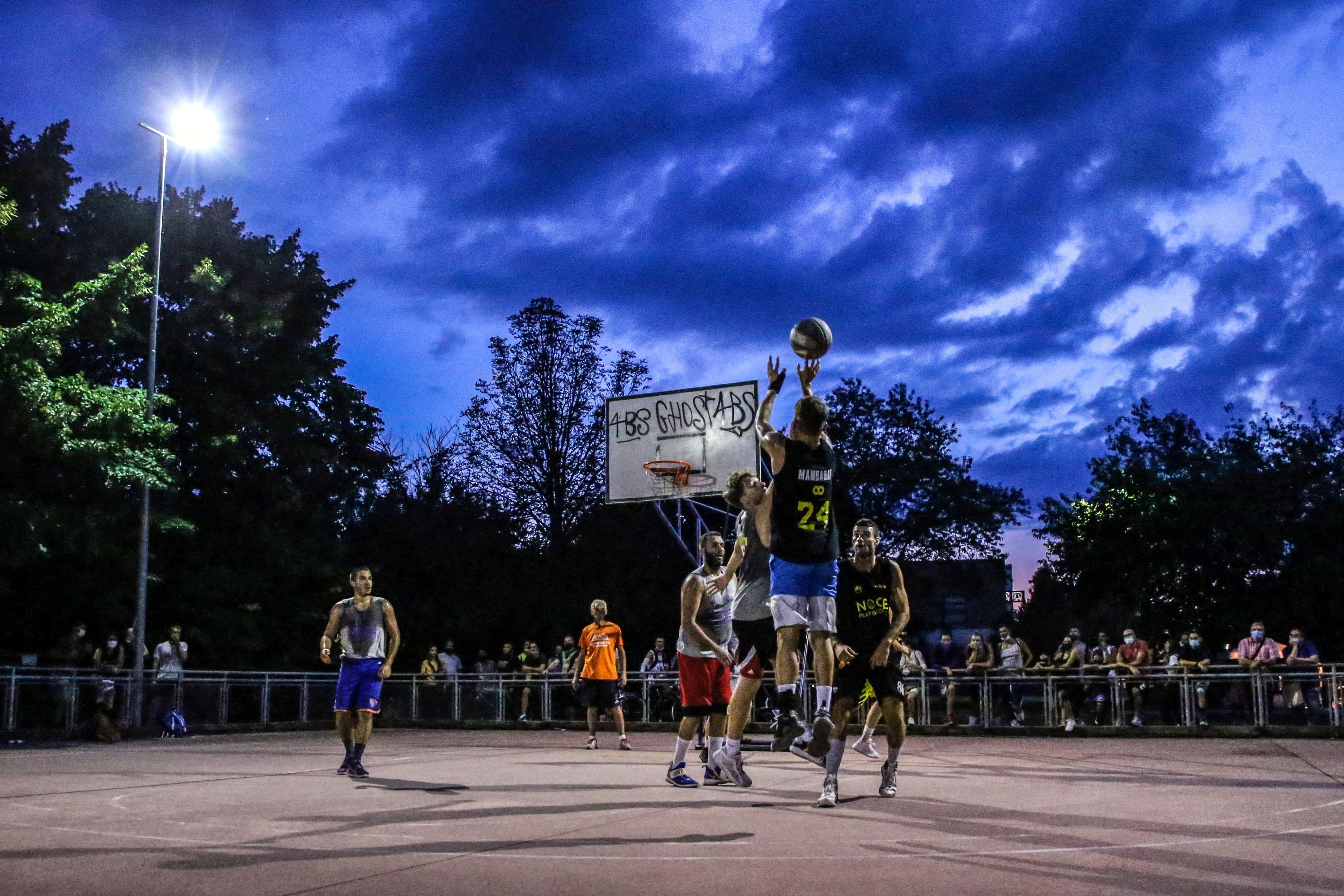 Una gara del torneo Mamba Day andato in scena nel playground del Noce