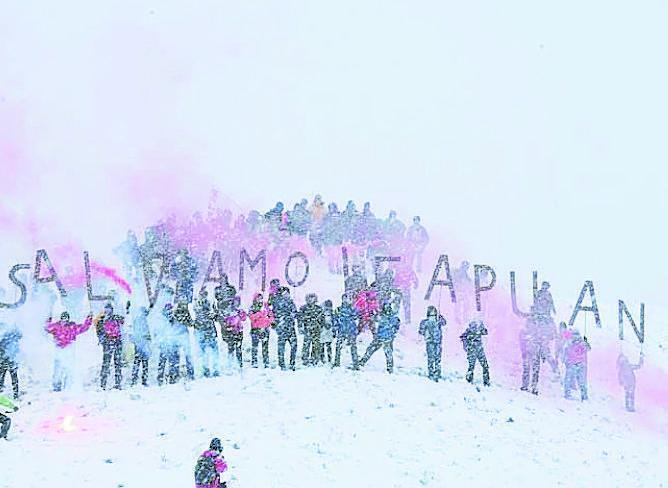 “Salviamo le Apuane” L’immagine simbolo per la tutela dei monti
