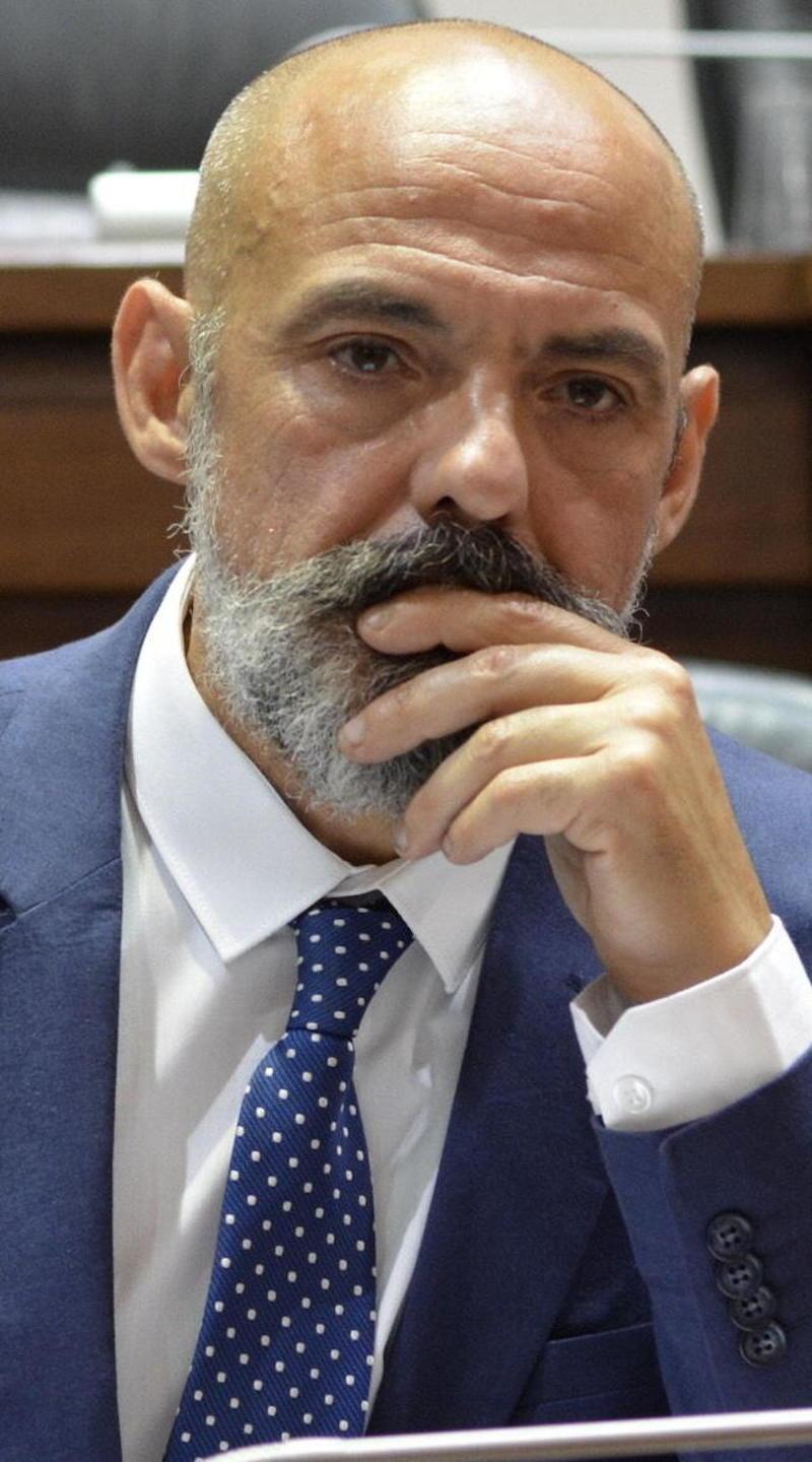 Denuncia l’ex collega grillina che lo minaccia 