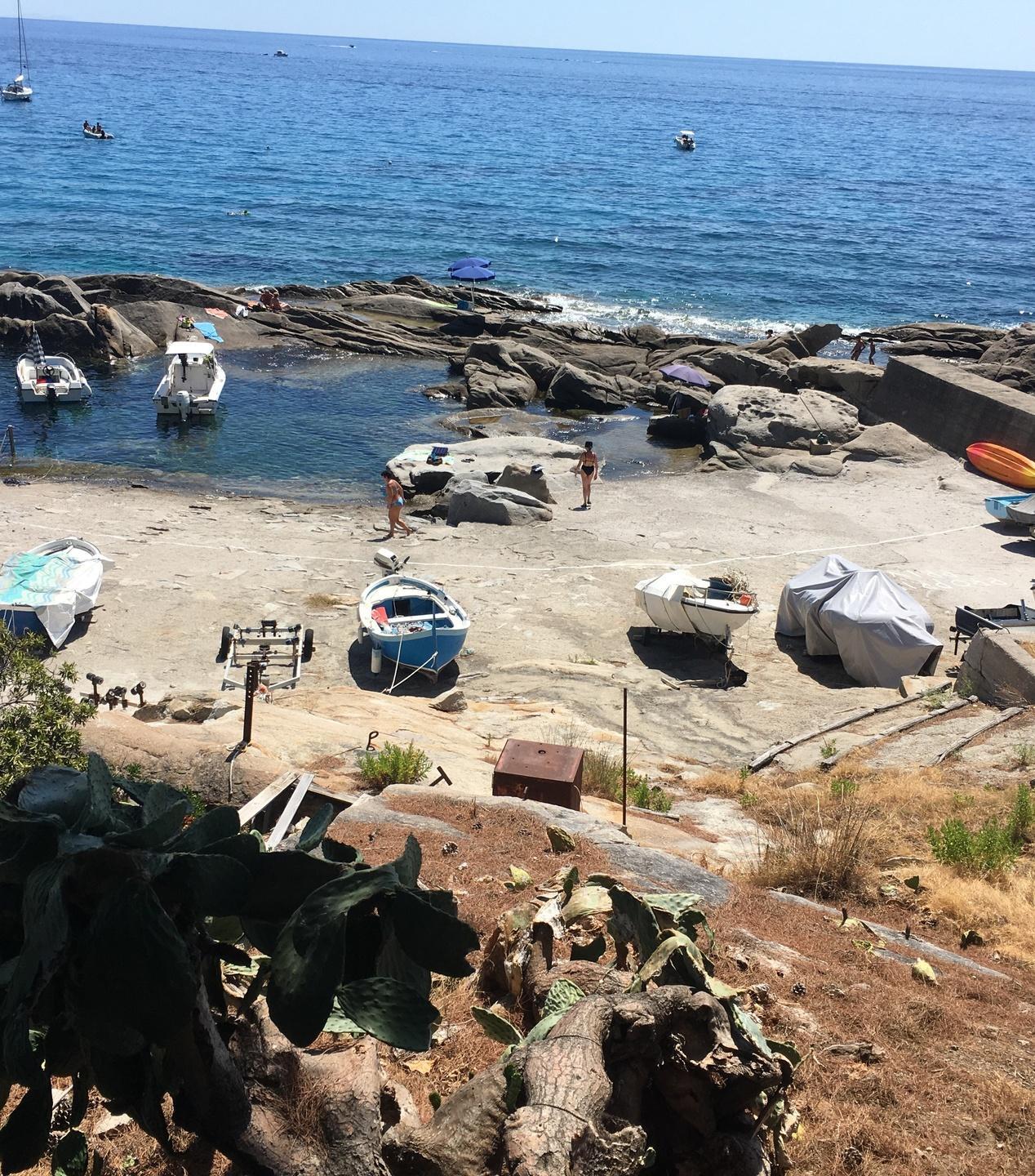 «Macché poesia, il piccolo approdo è ormai da anni una zona franca» 