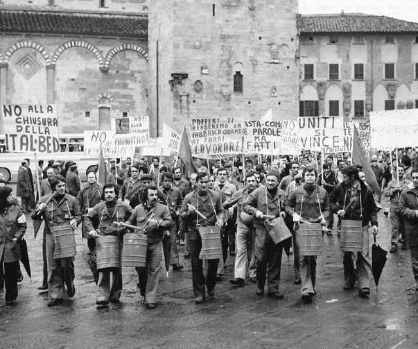 Gli operai della Italbed le lettere di licenziamento e l’occupazione a oltranza della storica fabbrica 