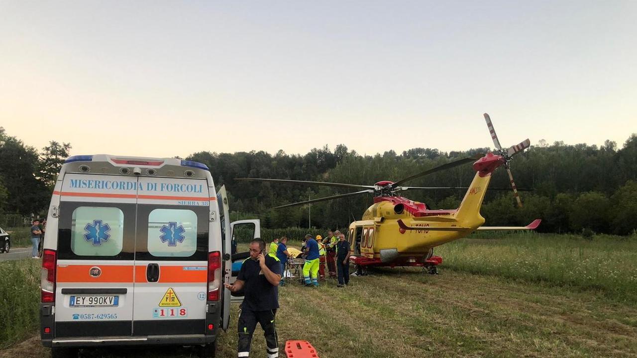 Si ribalta il trattore, operaio incastrato Drammatici soccorsi