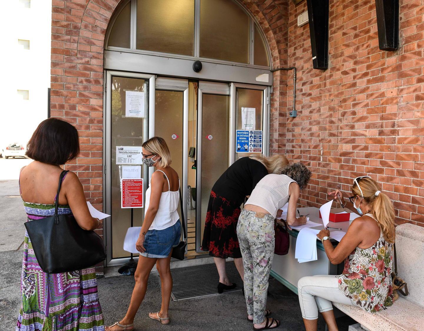 Personale scolastico, test per 6.200: a Lucca se ne fanno 160 al giorno 