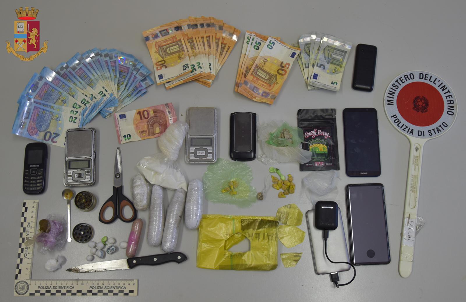 Il materiale sequestrato