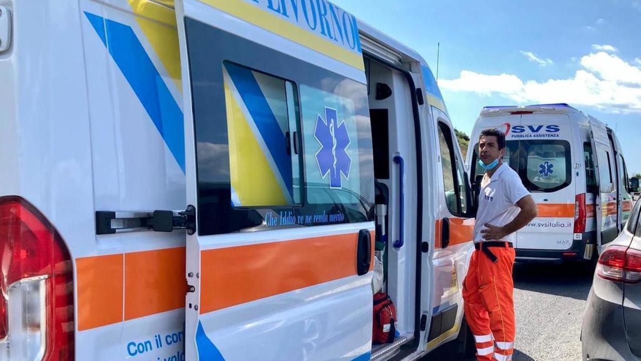 I volontari sul posto (foto Marzi)