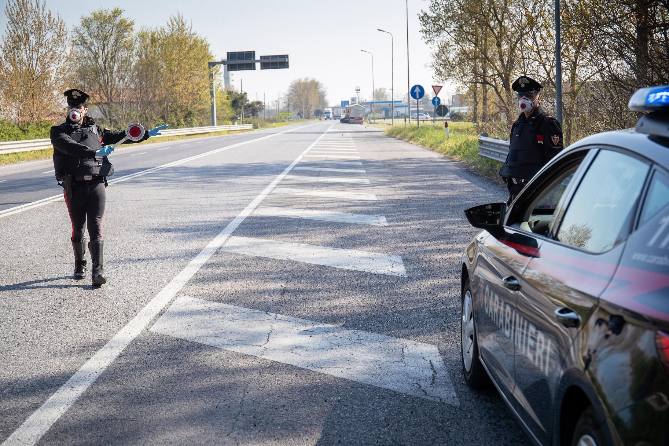 Lido Spina, camion esce di strada: traffico bloccato sulla Romea
