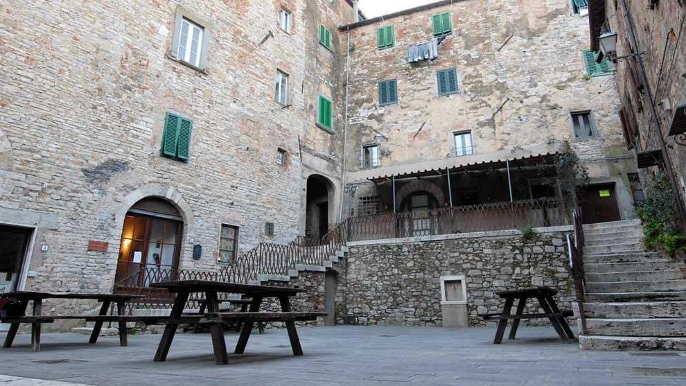 Diciotto racconti su Campiglia in gara