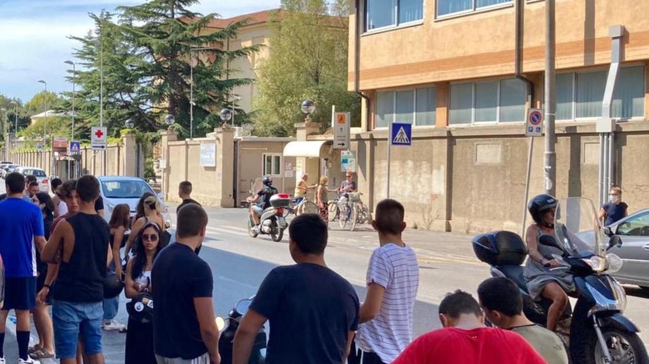 Il grande cuore del 14enne ferito nello schianto Le prime parole al risveglio: «Come sta Ale?»