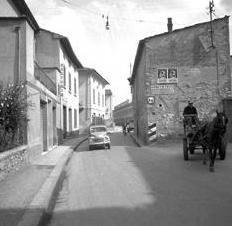 Anni 50: il traffico “slow” in via Strozzi 