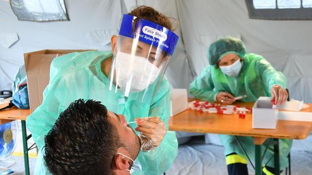 A Reggio solo due casi mentre in regione restano in triplice cifra
