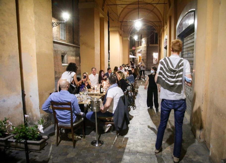 Tavolini sotto le stelle e nuova viabilità