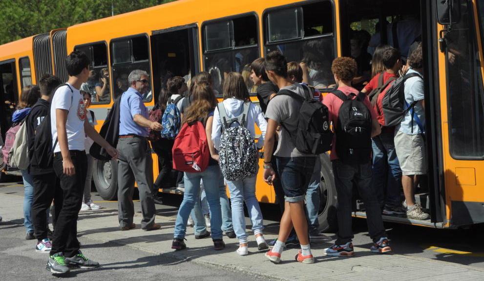 Rischio contagio, servono 90 autobus in più. Metà degli studenti potrebbe restare a piedi 