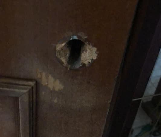 Riescono ad entrare in una casa di Rosignano smontando la serratura e rubano gioielli per 7mila euro