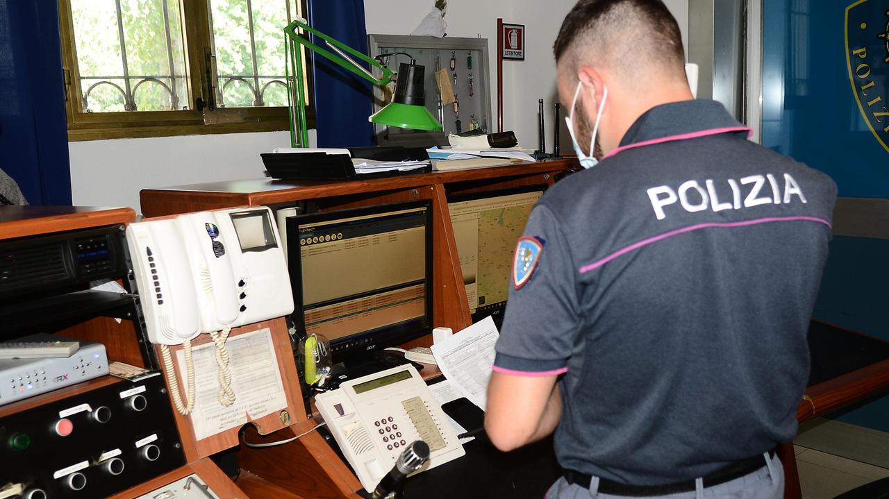Modena, ladro aggredisce commerciante