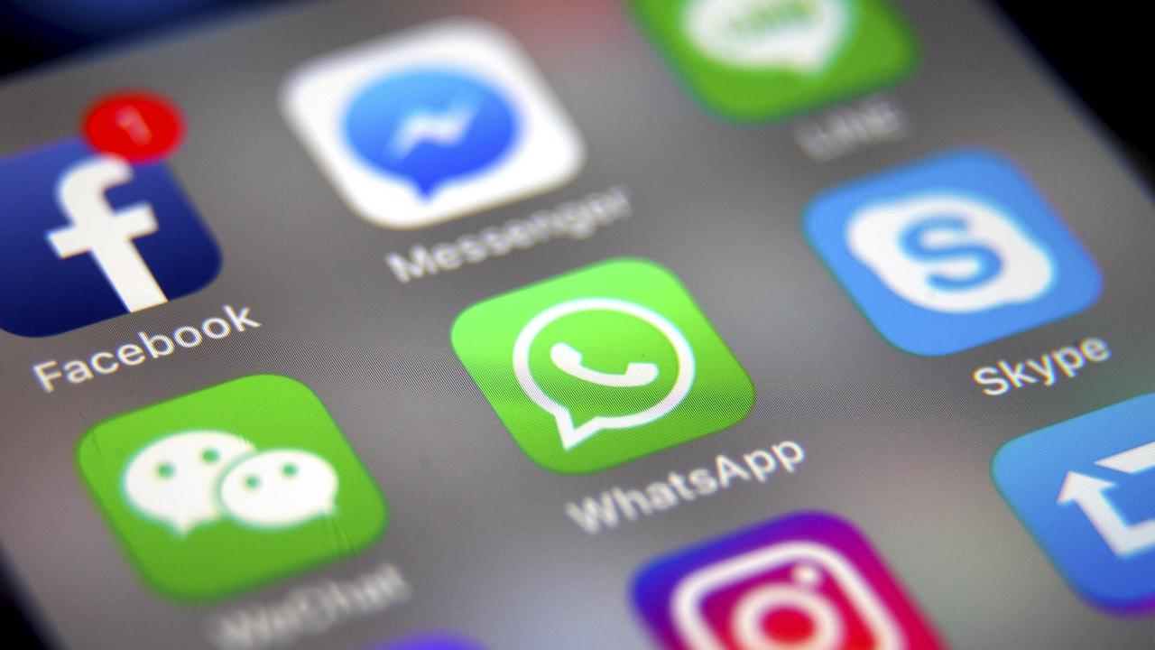 Troppe fake news nelle chat whatsapp delle mamme, il sindaco di Desulo le vieta: ma l'ordinanza è una burla