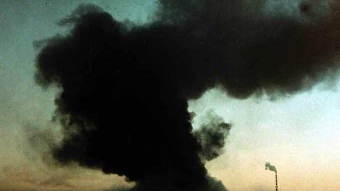 È l’alba del 17 luglio ’88 Una nube tossica si alza nel cielo di Massa