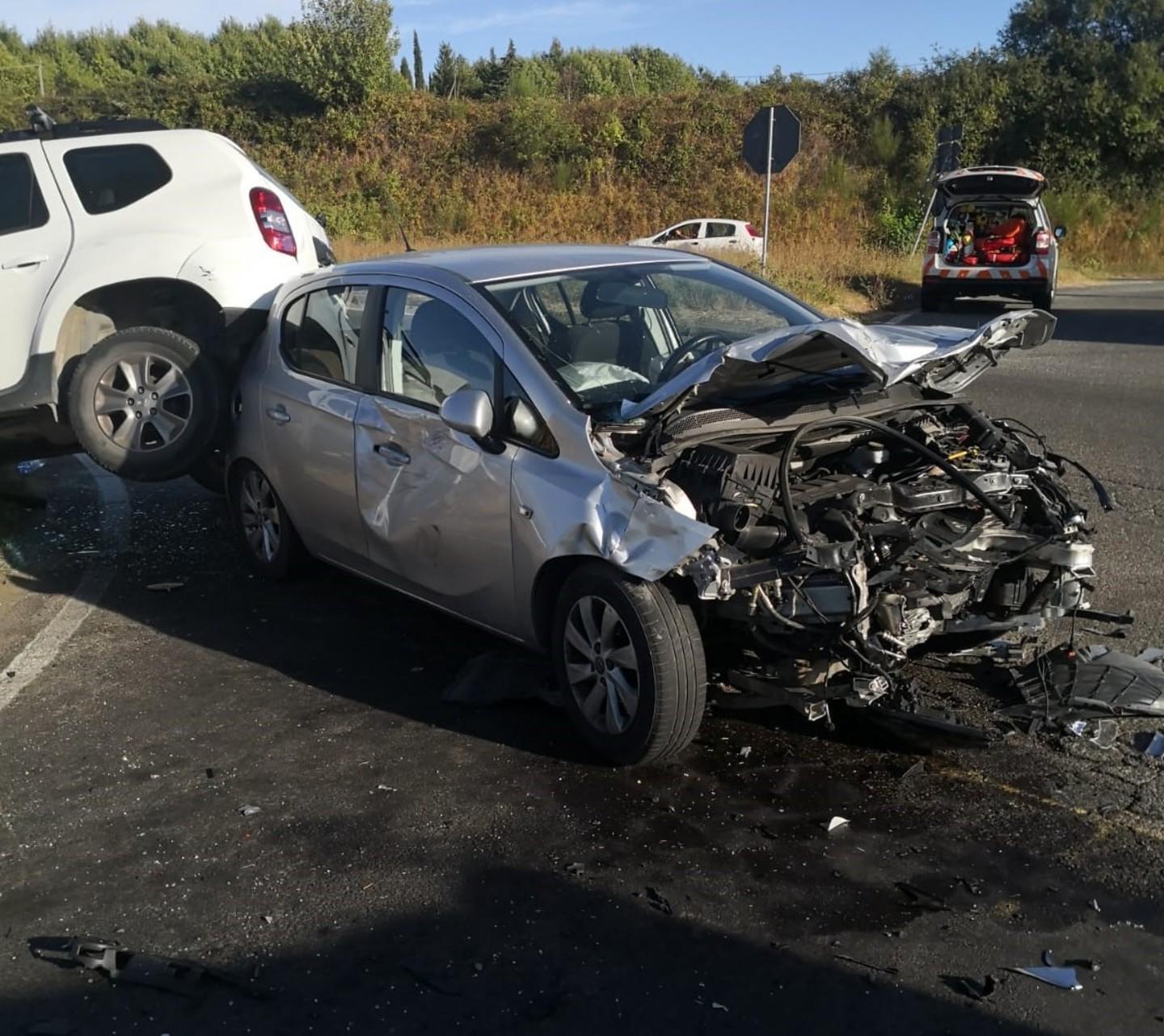 Due auto distrutte e quattro persone ferite in un incidente alla Rotta 