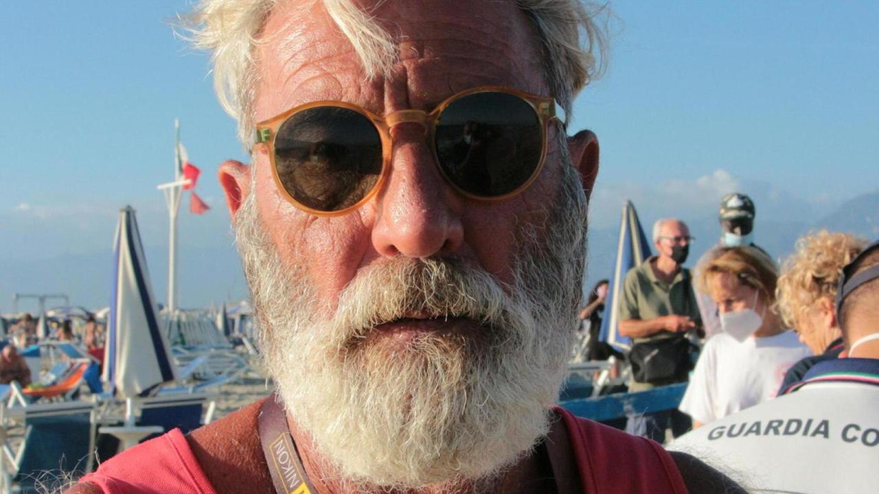 Il bagnino: «Ho soccorso lei per lui non ho potuto fare nulla»