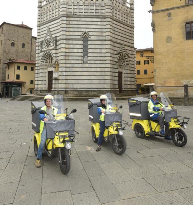 Nuovi tricicli elettrici per i postini pistoiesi