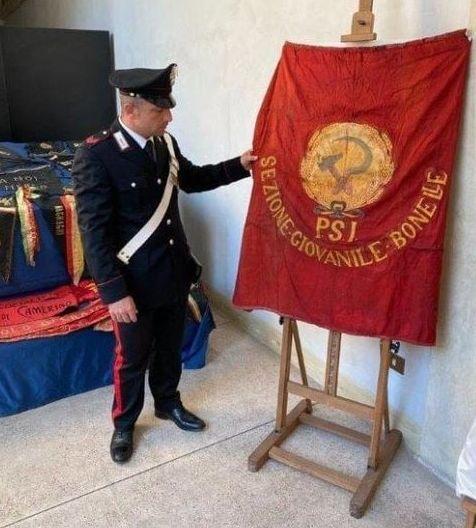 Fu rubata dai fascisti: ritrovata la bandiera dei giovani Psi 