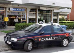 Rapina choc a Massa: pistola alla testa di una commessa 