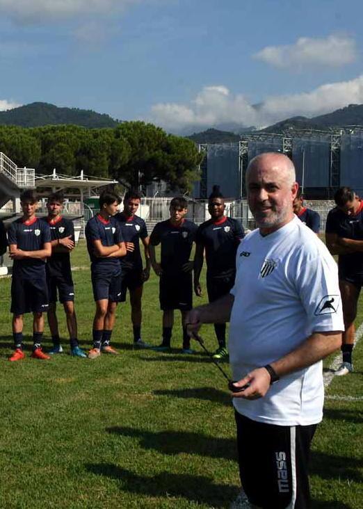 I bianconeri spingono per il tesseramento del centrocampista Gianluigi Illario