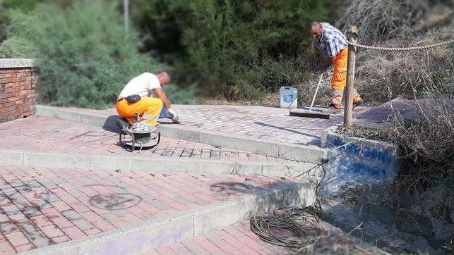 Vandali in azione nella notte Danneggiata una statua di Inglesi