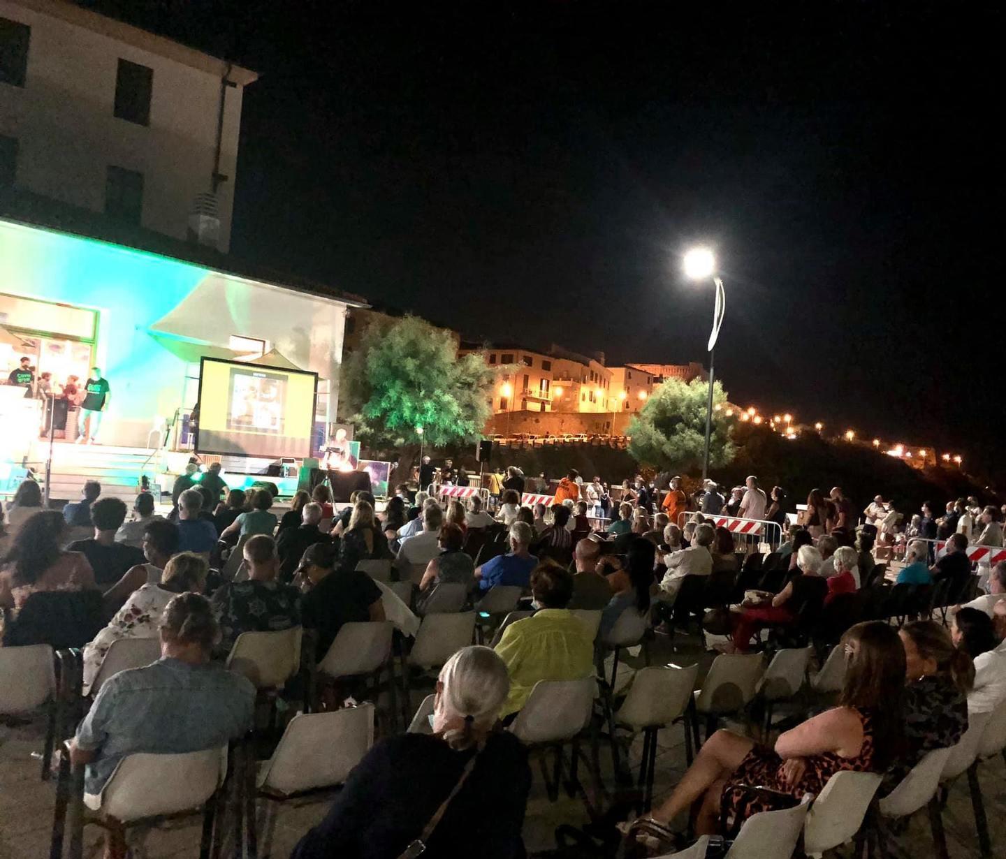 Mr. Fantasy chiude Covergreen in piazza Bovio 