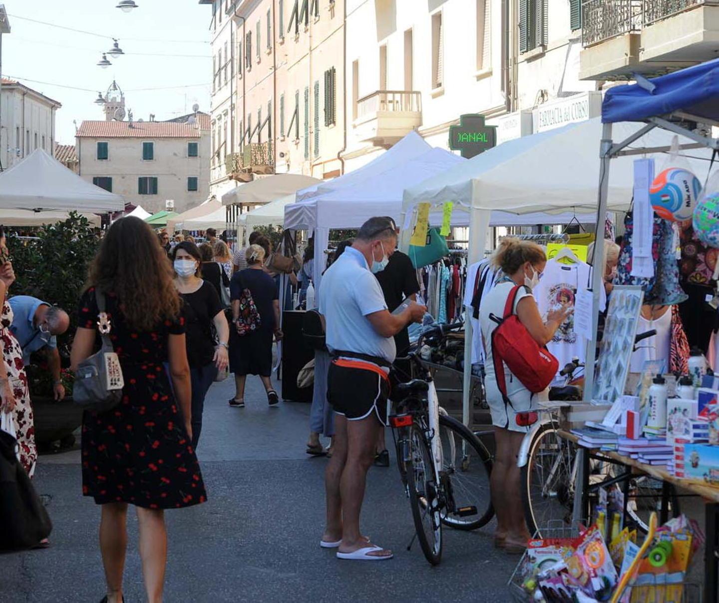 Sbaracco, tutti con la mascherina