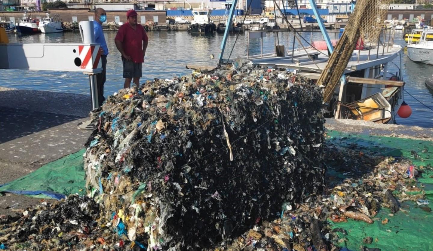 La 29ª ecoballa recuperata a Punta Ala da un peschereccio 
