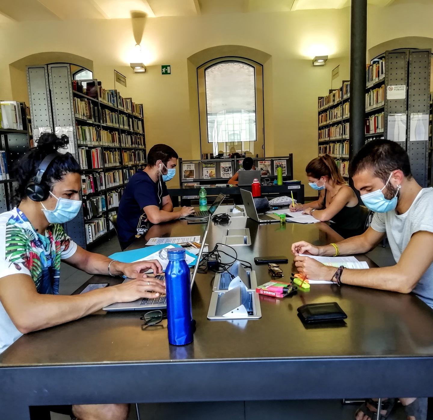 Da martedì si torna a studiare nella sala ragazzi e bambini